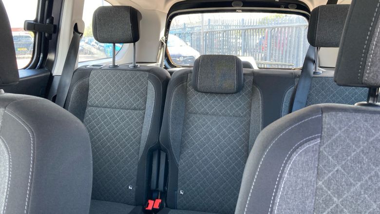 Vauxhall Combo Life 100kW Design XL 52kWh 5dr Auto [7 Seat] Electric Estate